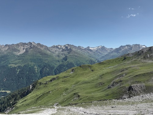 Omaela Story: Steinbock trifft Panorama – auf zur Leutkircher Hütte Omaela Story: Steinbock trifft Panorama – auf zur Leutkircher Hütte